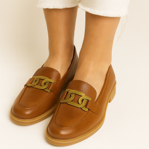 Mocassins élégants avec détail chaîne décorative