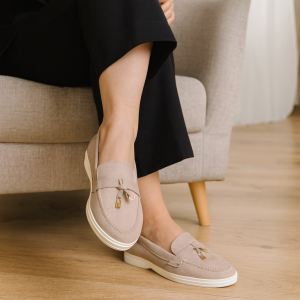 Mocassins élégants à détail métallique et semelle confort