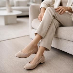Ballerines Chic en Suédine à Petit Talon Confort